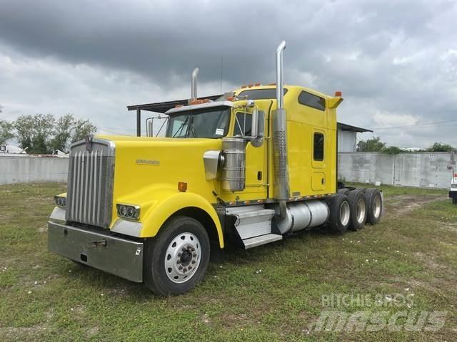 Kenworth W900 Тягачі