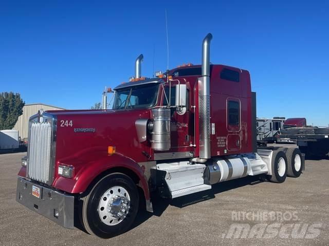 Kenworth W900 Тягачі
