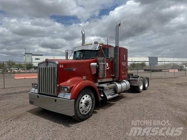 Kenworth W900 Тягачі