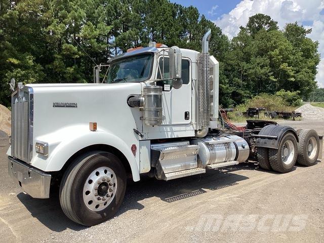 Kenworth W900 Тягачі