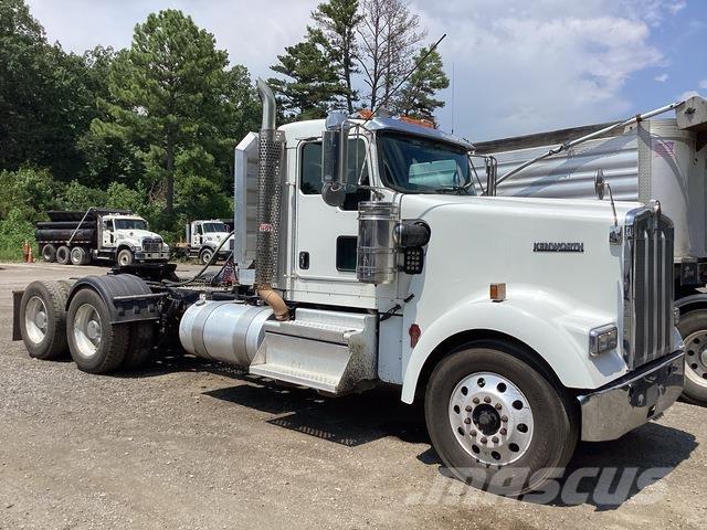 Kenworth W900 Тягачі