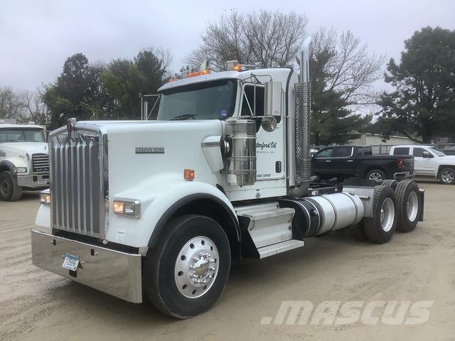 Kenworth W900 Тягачі