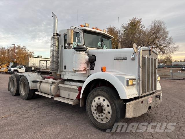 Kenworth W900 Тягачі