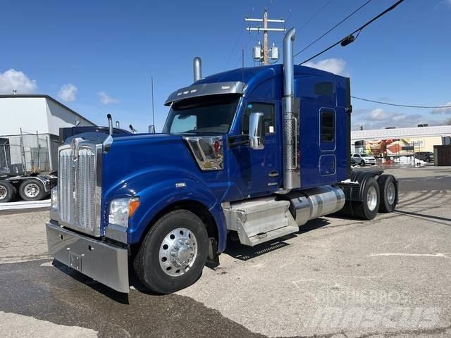Kenworth W990 Тягачі
