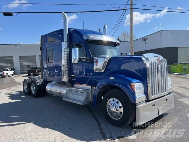 Kenworth W990 Тягачі