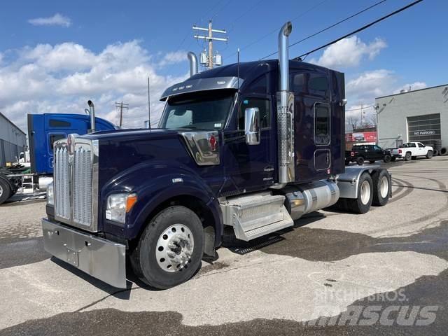 Kenworth W990 Тягачі