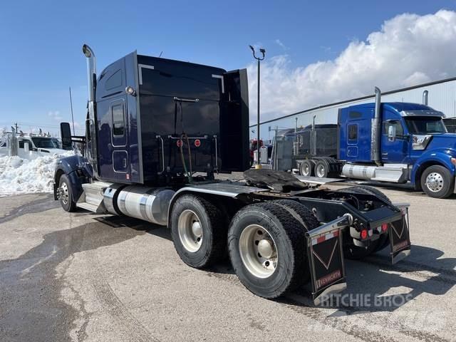 Kenworth W990 Тягачі