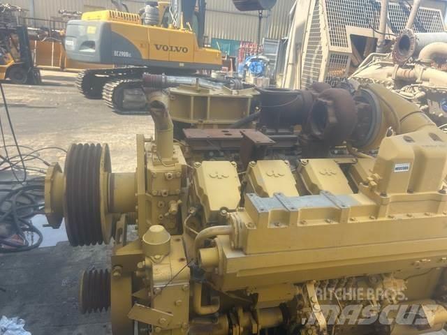 Komatsu  Двигуни