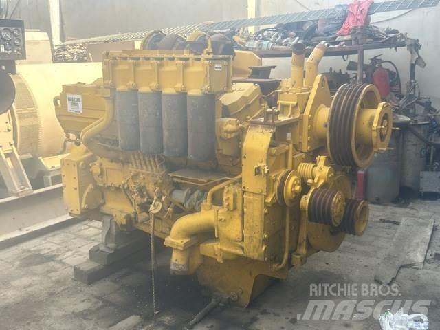 Komatsu  Двигуни