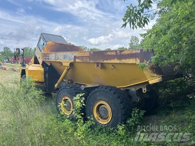 Komatsu  Зчленовані самоскиди
