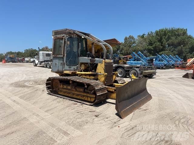 Komatsu D39P-1 Гусеничні бульдозери