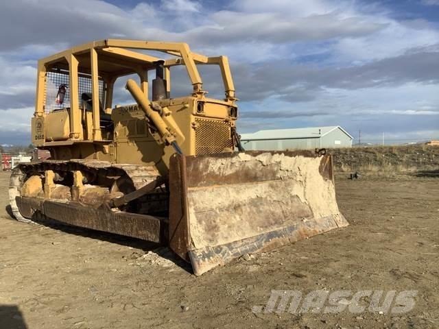 Komatsu D65E-6 Гусеничні бульдозери