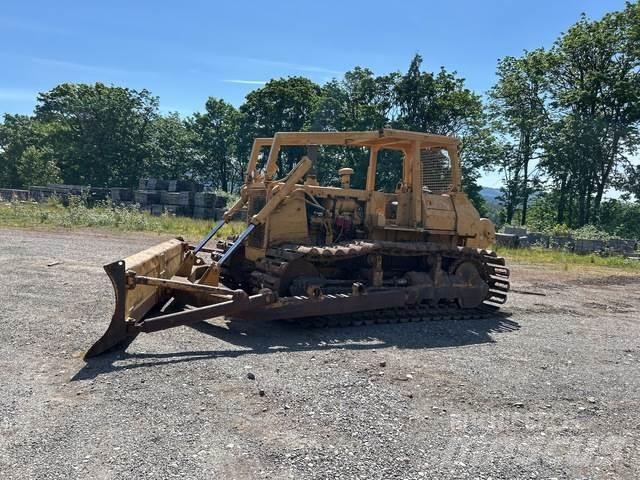 Komatsu D65P-8 Гусеничні бульдозери
