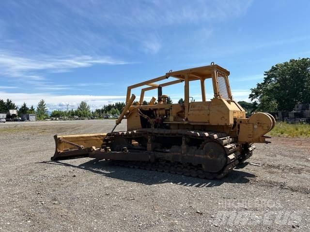Komatsu D65P-8 Гусеничні бульдозери
