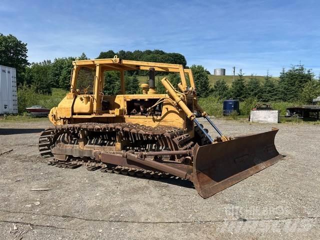 Komatsu D65P-8 Гусеничні бульдозери