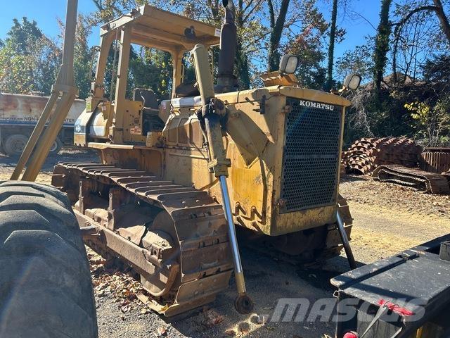 Komatsu D68E-1 Гусеничні бульдозери