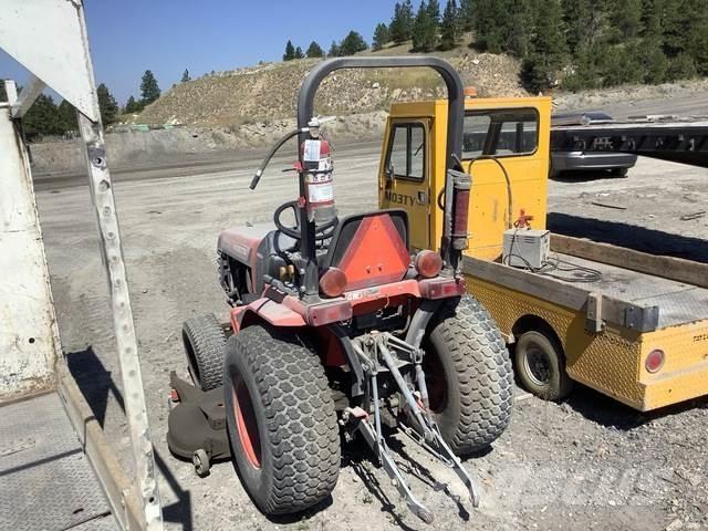 Kubota B2400HD Трактори