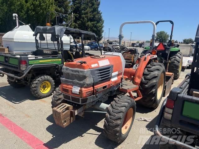 Kubota L3010D Трактори