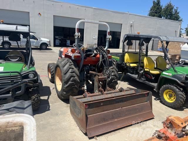 Kubota L3010D Трактори