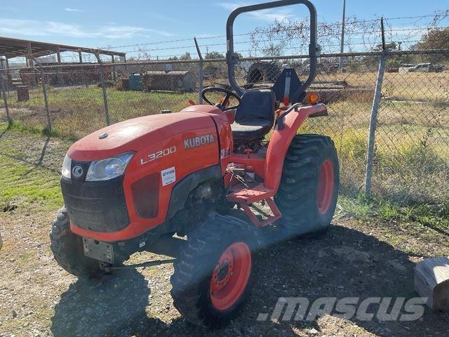 Kubota L3200DT Трактори