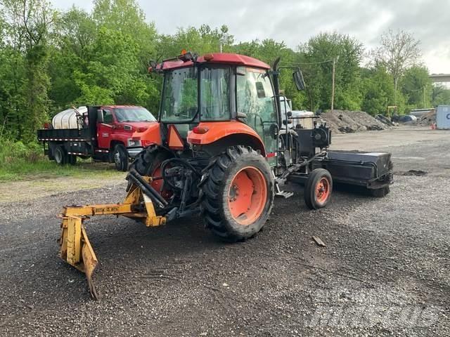 Kubota M5040 Внутрішні підмітальні машини