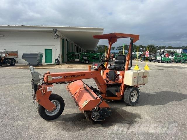 Lay-Mor SM300 Внутрішні підмітальні машини