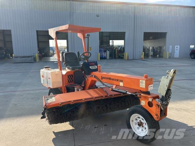 Lay-Mor SM300 Внутрішні підмітальні машини