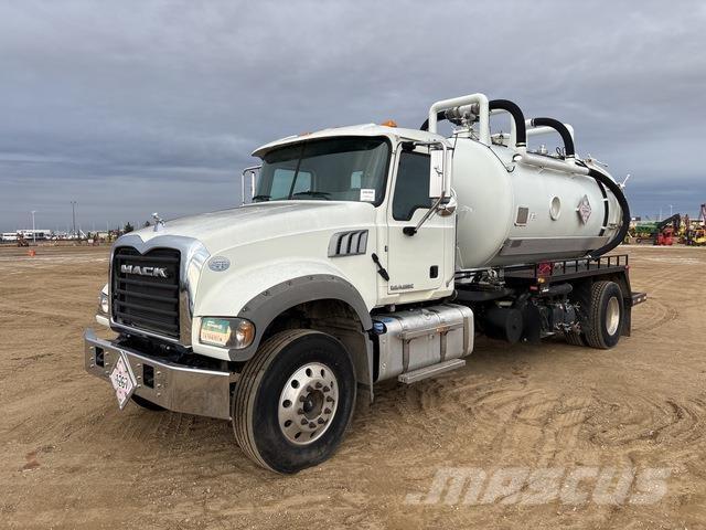 Mack 400 Комбі/Вакуумні вантажівки
