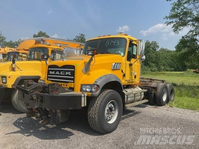 Mack 700 Снігоочищувальні ножі та плуги