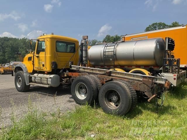 Mack 700 Снігоочищувальні ножі та плуги