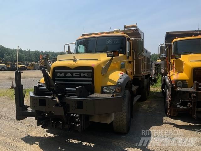 Mack 700 Снігоочищувальні ножі та плуги