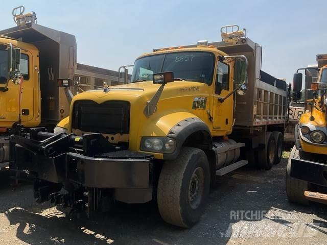 Mack 700 Снігоочищувальні ножі та плуги