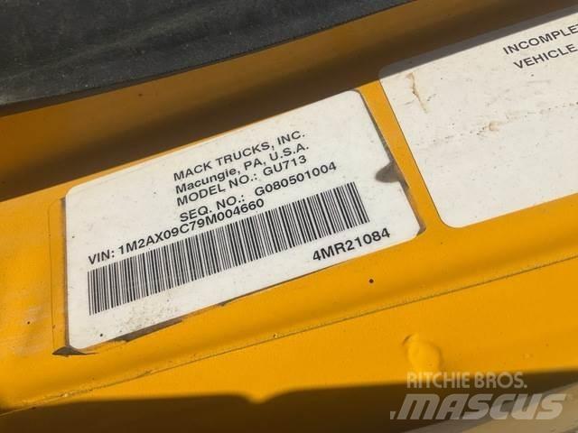 Mack 700 Снігоочищувальні ножі та плуги