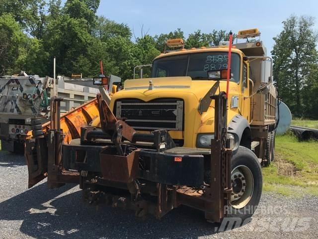 Mack 700 Снігоочищувальні ножі та плуги