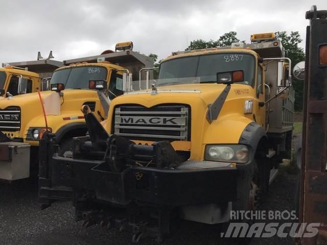 Mack 700 Снігоочищувальні ножі та плуги