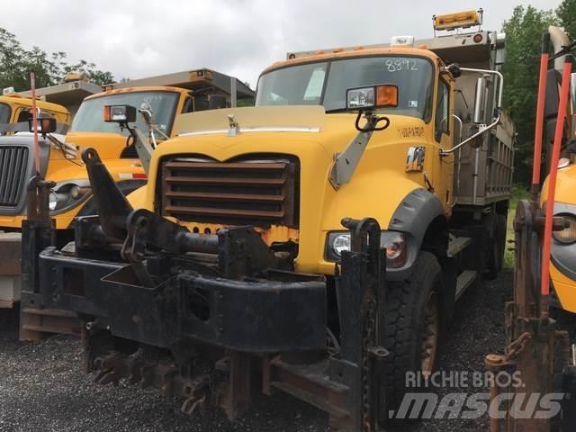 Mack 700 Снігоочищувальні ножі та плуги