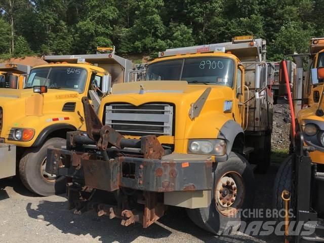 Mack 700 Снігоочищувальні ножі та плуги