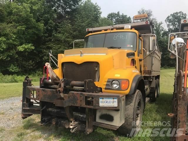 Mack 700 Снігоочищувальні ножі та плуги