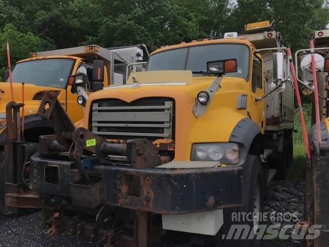Mack 700 Снігоочищувальні ножі та плуги