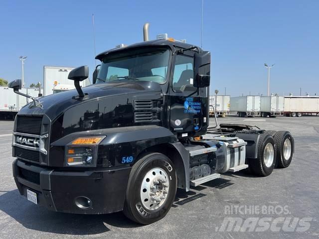 Mack AN64T Тягачі