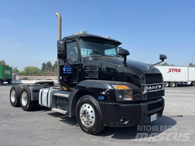 Mack AN64T Тягачі