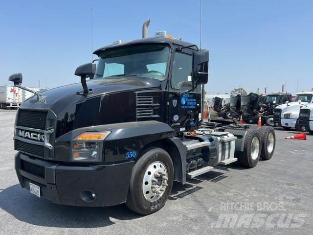 Mack AN64T Тягачі