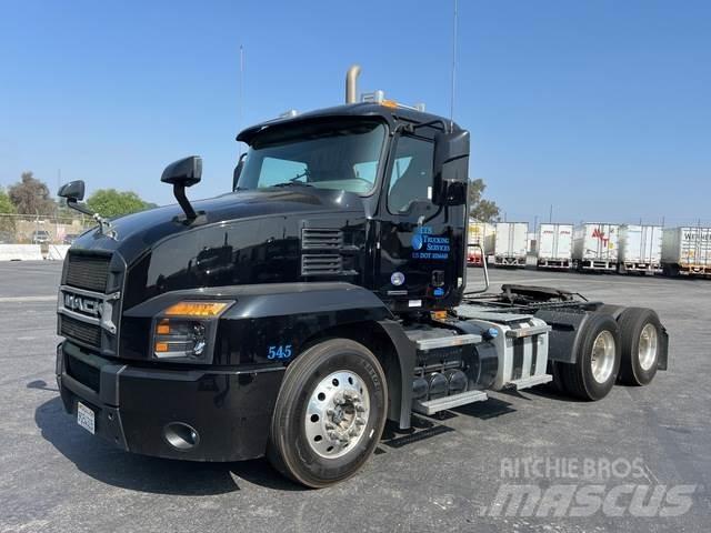Mack AN64T Тягачі