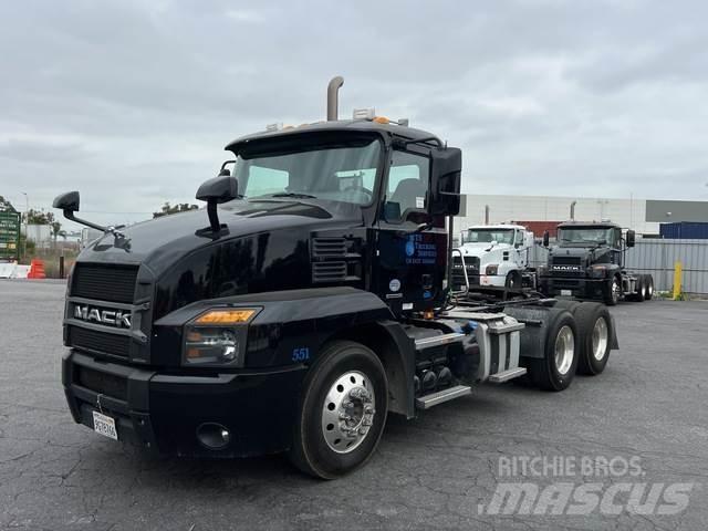 Mack AN64T Тягачі