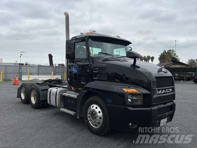 Mack AN64T Тягачі
