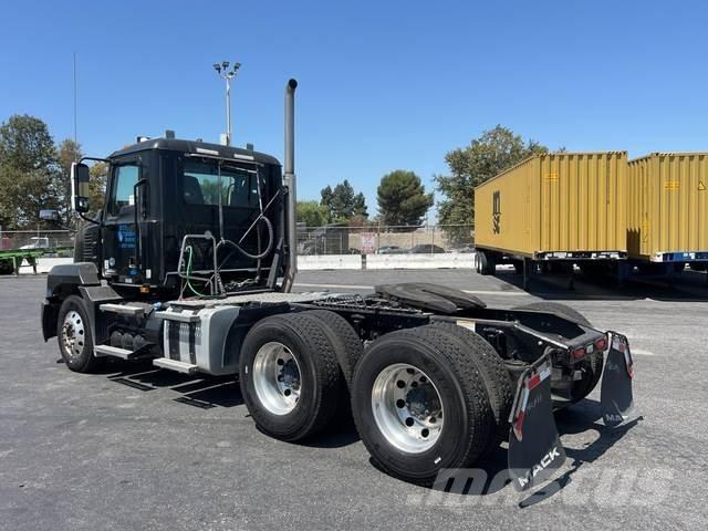 Mack AN64T Тягачі