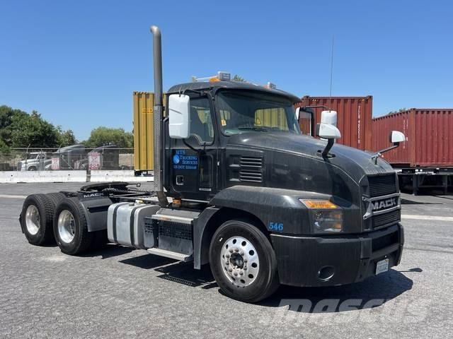 Mack AN64T Тягачі