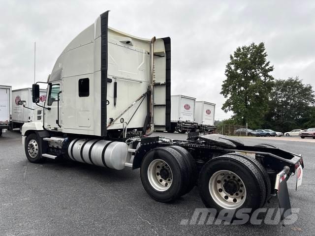 Mack AN64T Тягачі