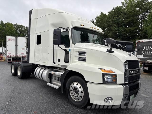 Mack AN64T Тягачі