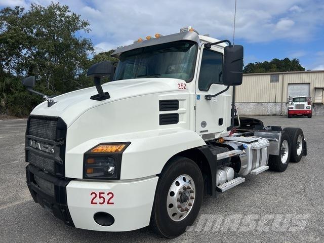 Mack AN64T Тягачі